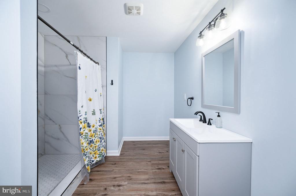 Fredericksburg, Virginia, 22406, United States, 5 Bedrooms Bedrooms, ,4 BathroomsBathrooms,Residential,For Sale,2005971