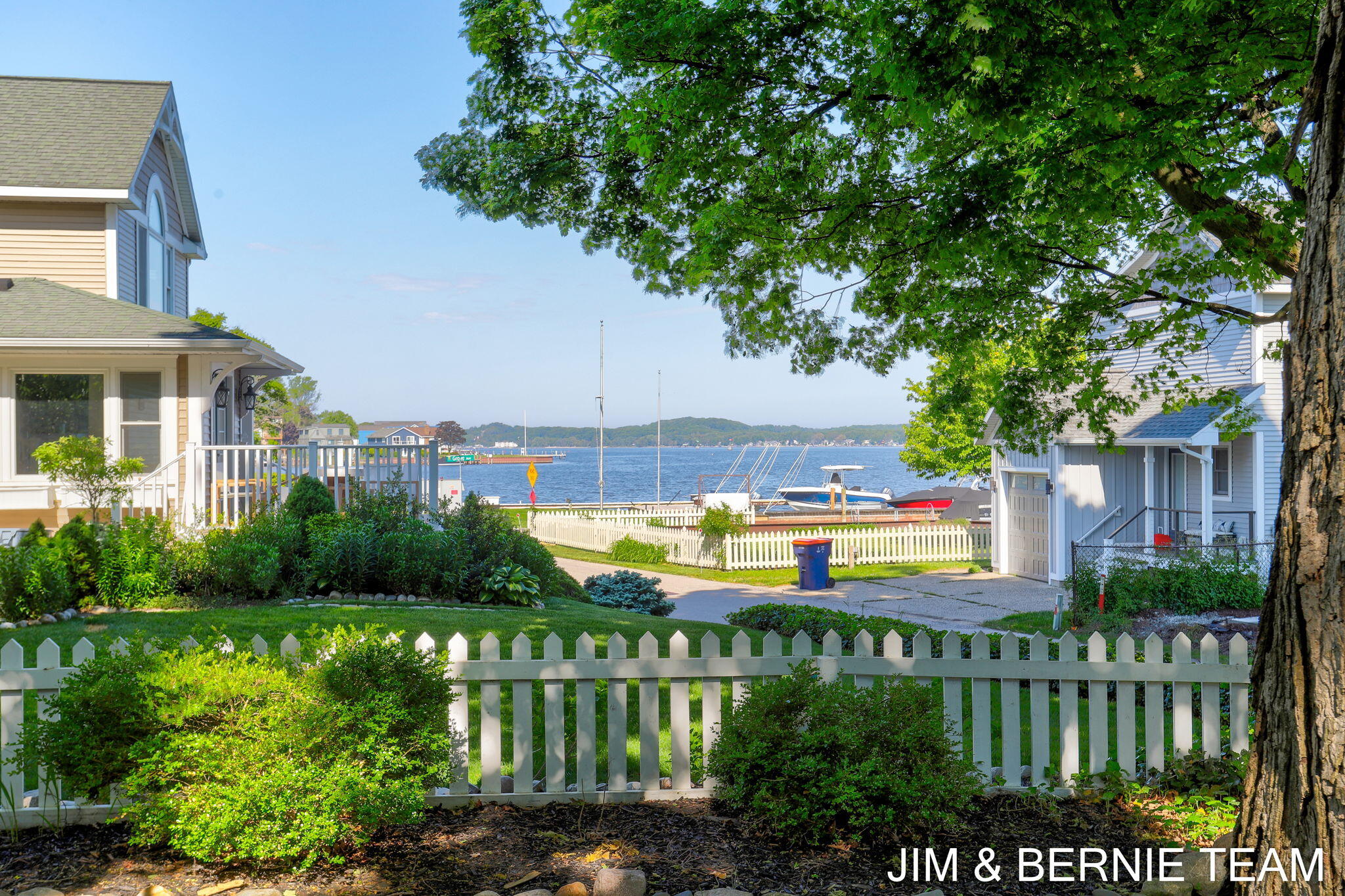 Holland, Michigan, 49423, United States, 3 Bedrooms Bedrooms, ,2 BathroomsBathrooms,Residential,For Sale,1827568