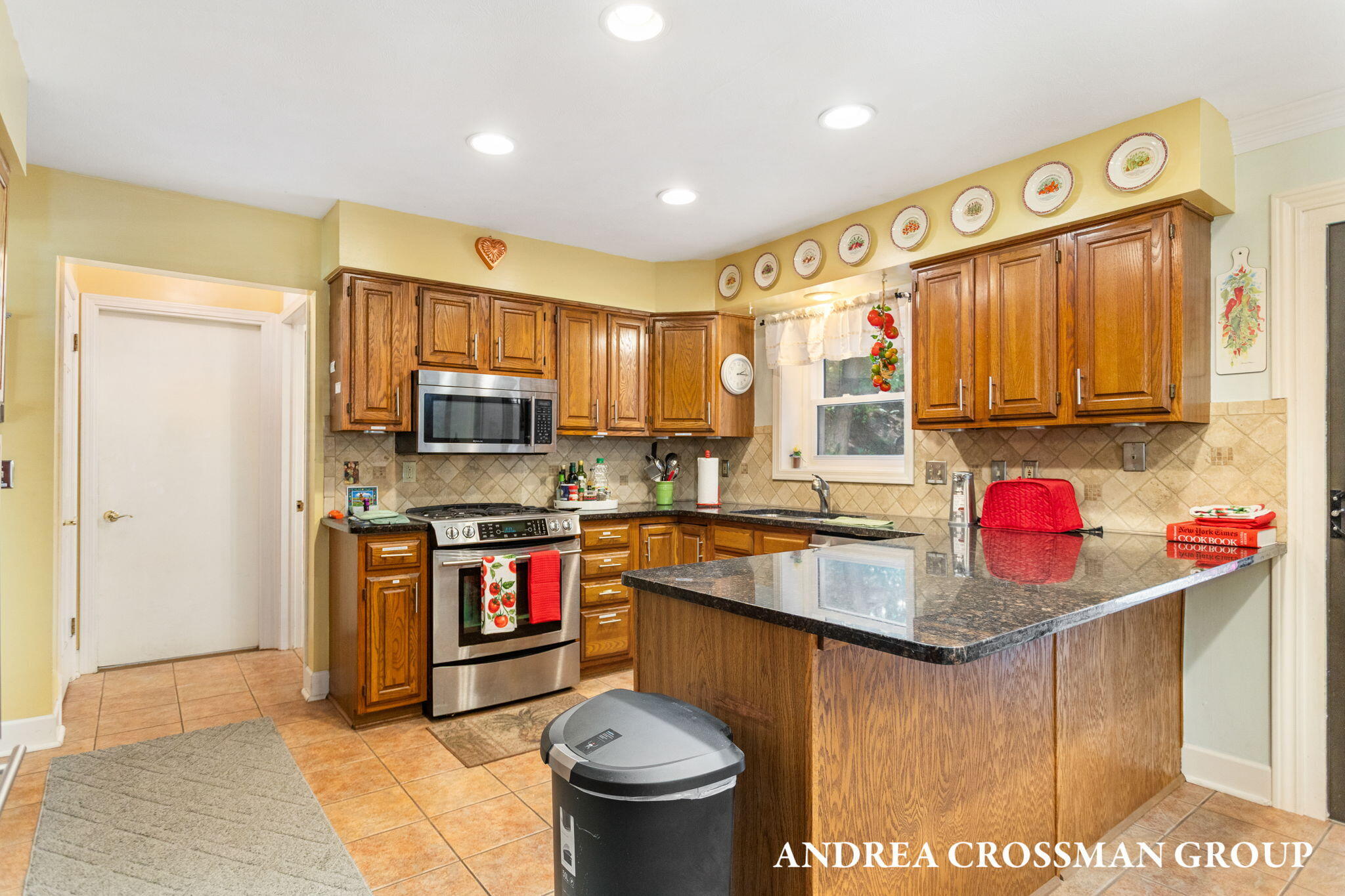 Holland, Michigan, 49424, United States, 5 Bedrooms Bedrooms, ,4 BathroomsBathrooms,Residential,For Sale,1947072