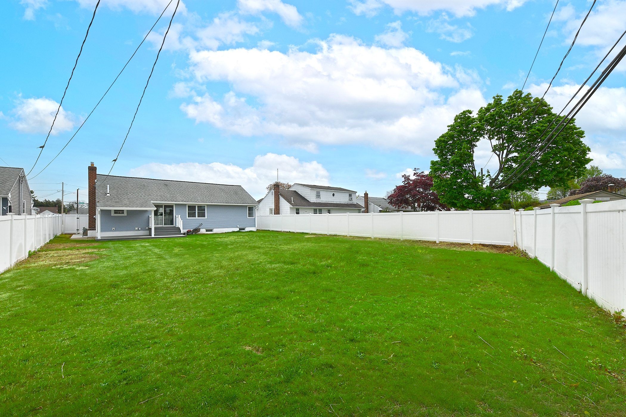 Farmingdale, New York, 11735, United States, 3 Bedrooms Bedrooms, ,2 BathroomsBathrooms,Residential,For Sale,1928376