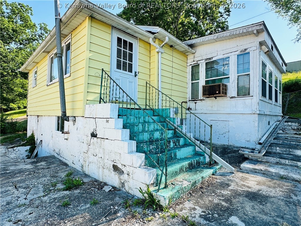Lighthouse Way, Charleston, WV 25302
