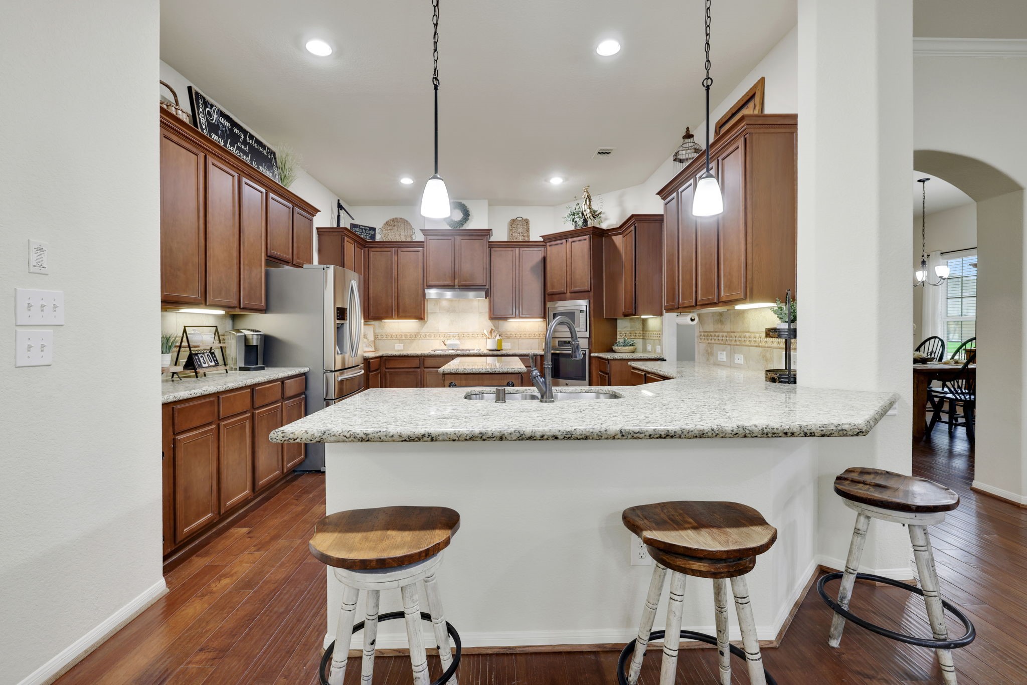 Mont Belvieu, Texas, 77523, United States, 5 Bedrooms Bedrooms, ,4 BathroomsBathrooms,Residential,For Sale,1906104