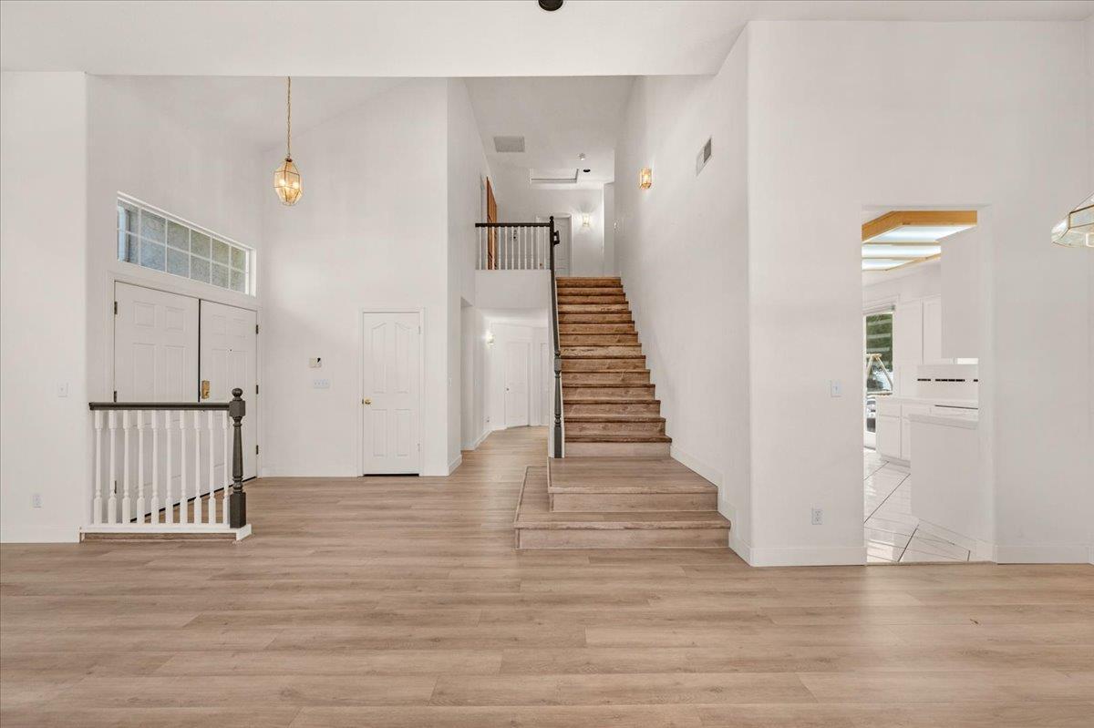 Clovis, California, 93611, United States, 5 Bedrooms Bedrooms, ,3 BathroomsBathrooms,Residential,For Sale,1924098