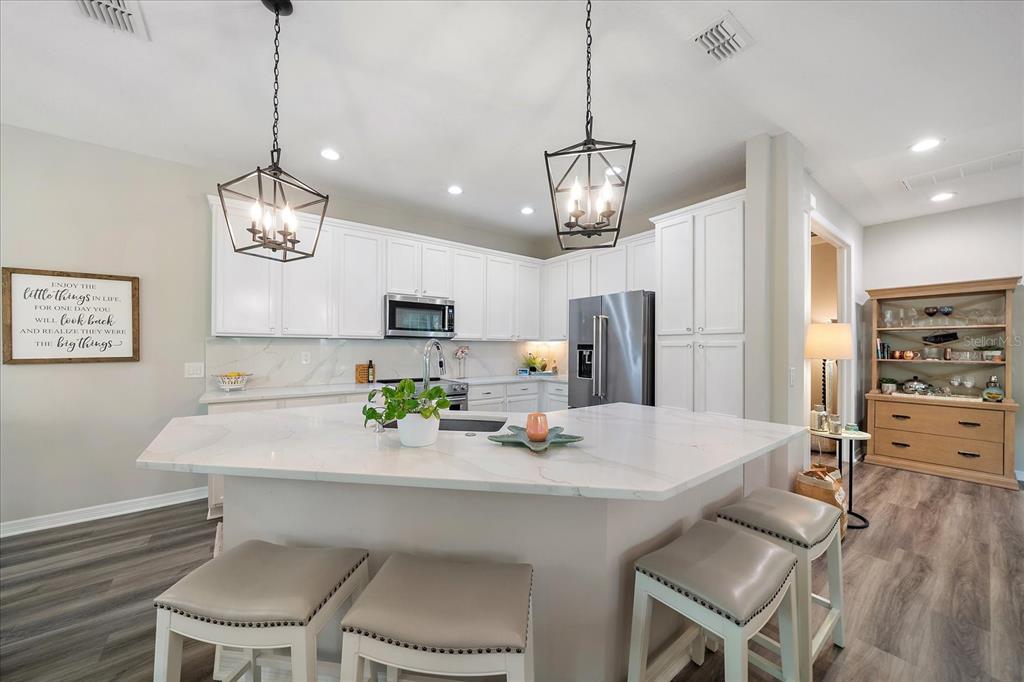 Sarasota, Florida, 34243, United States, 3 Bedrooms Bedrooms, ,3 BathroomsBathrooms,Residential,For Sale,1885250