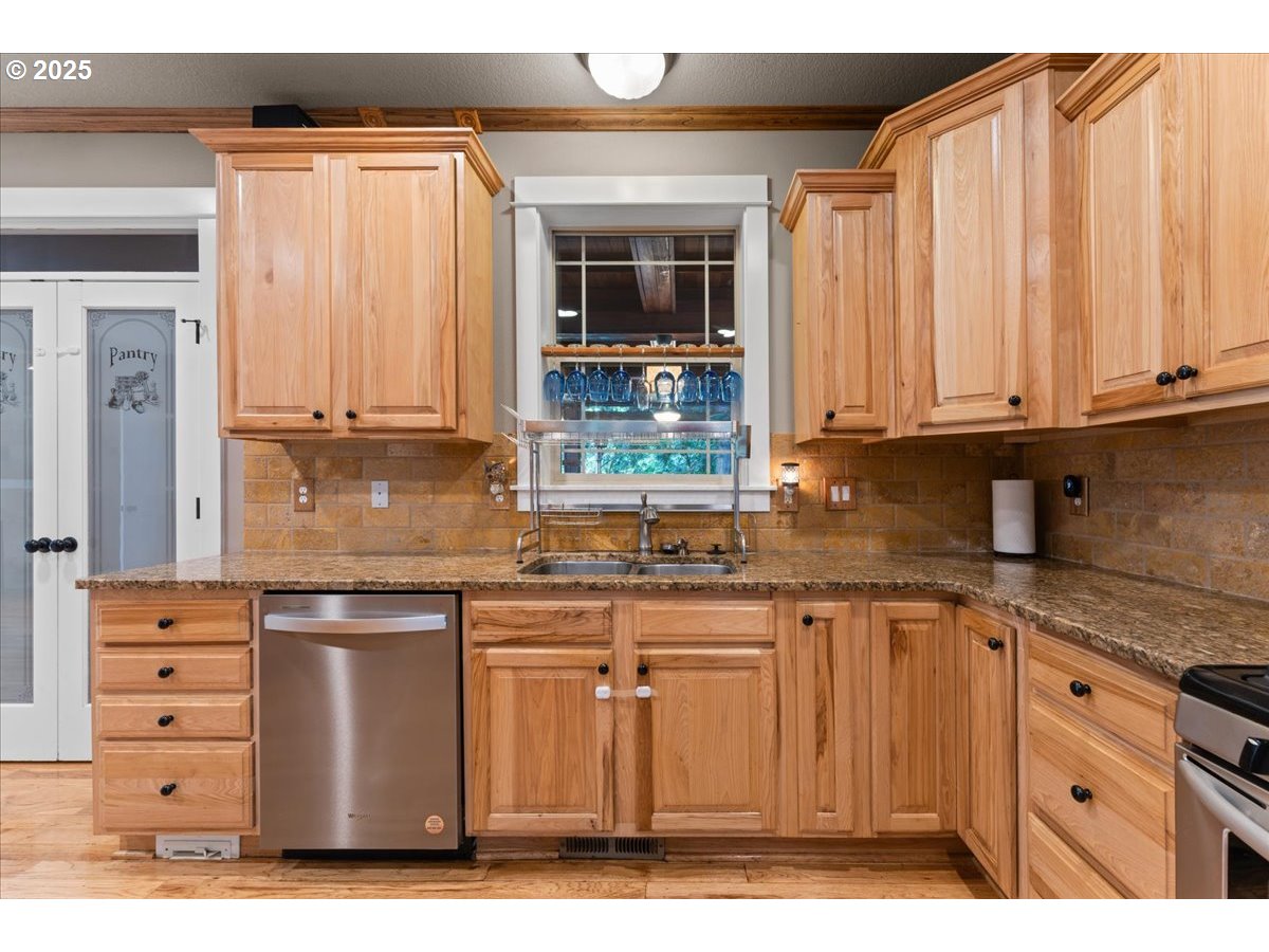 Portland, Oregon, 97266, United States, 4 Bedrooms Bedrooms, ,3 BathroomsBathrooms,Residential,For Sale,1836863