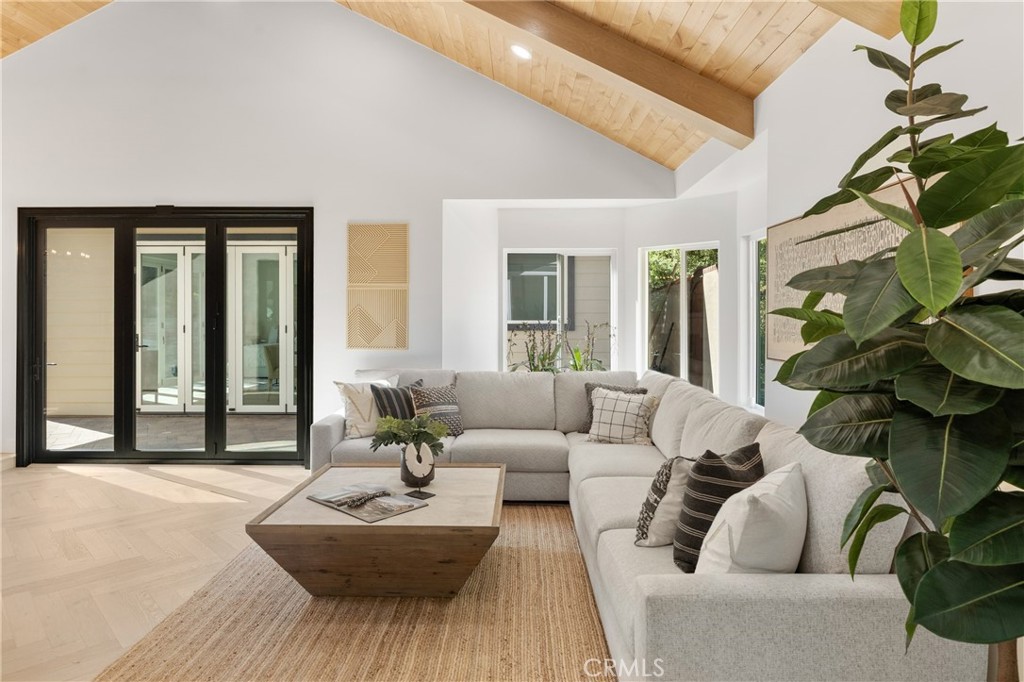 Yorba Linda, California, 92886, United States, 5 Bedrooms Bedrooms, ,6 BathroomsBathrooms,Residential,For Sale,1891782