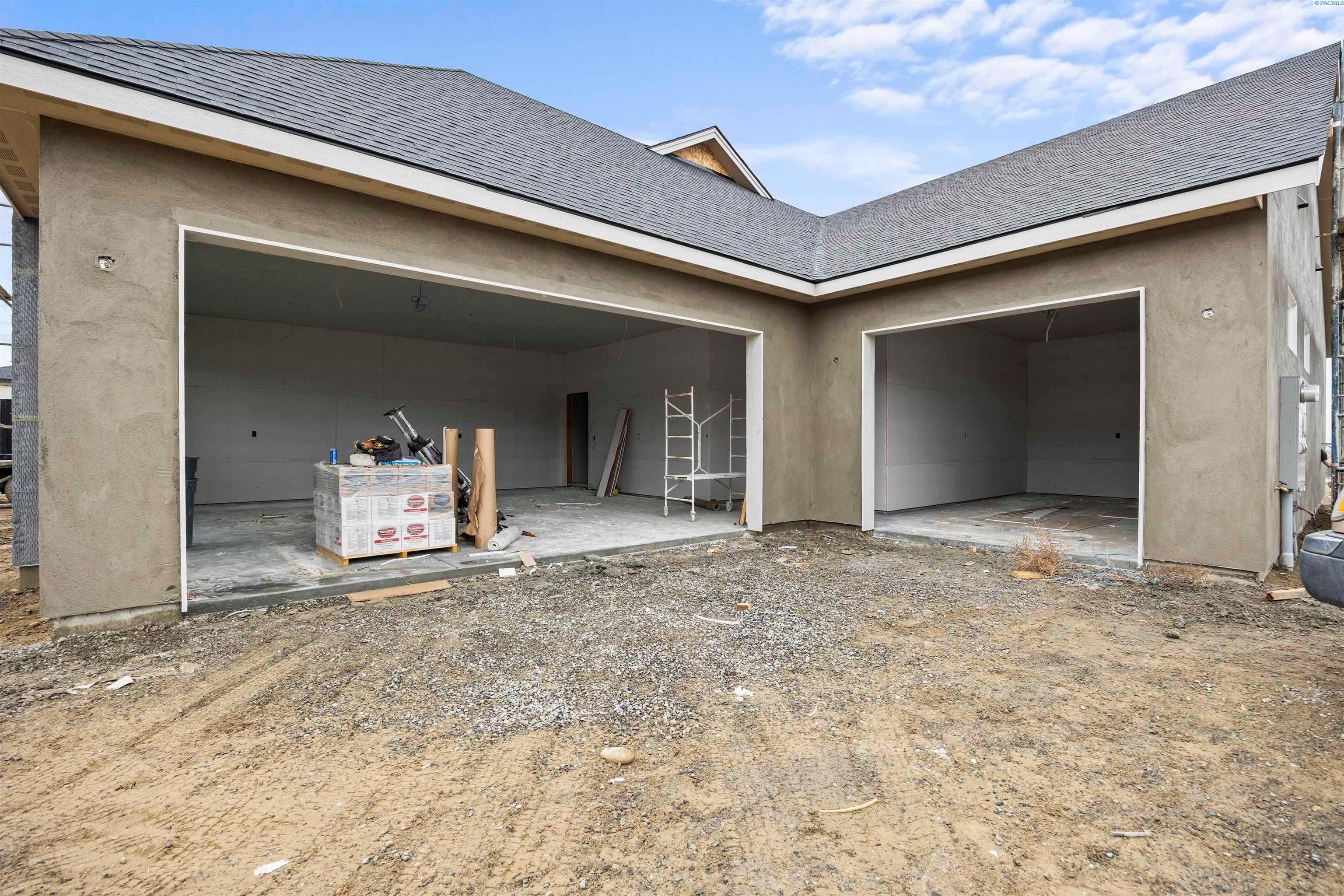 Pasco, Washington, 99301, United States, 4 Bedrooms Bedrooms, ,2 BathroomsBathrooms,Residential,For Sale,1978072