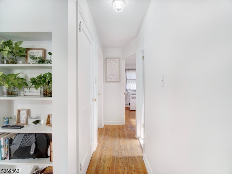 Union Twp., New Jersey, 07083, United States, 4 Bedrooms Bedrooms, ,2 BathroomsBathrooms,Residential,For Sale,1901304