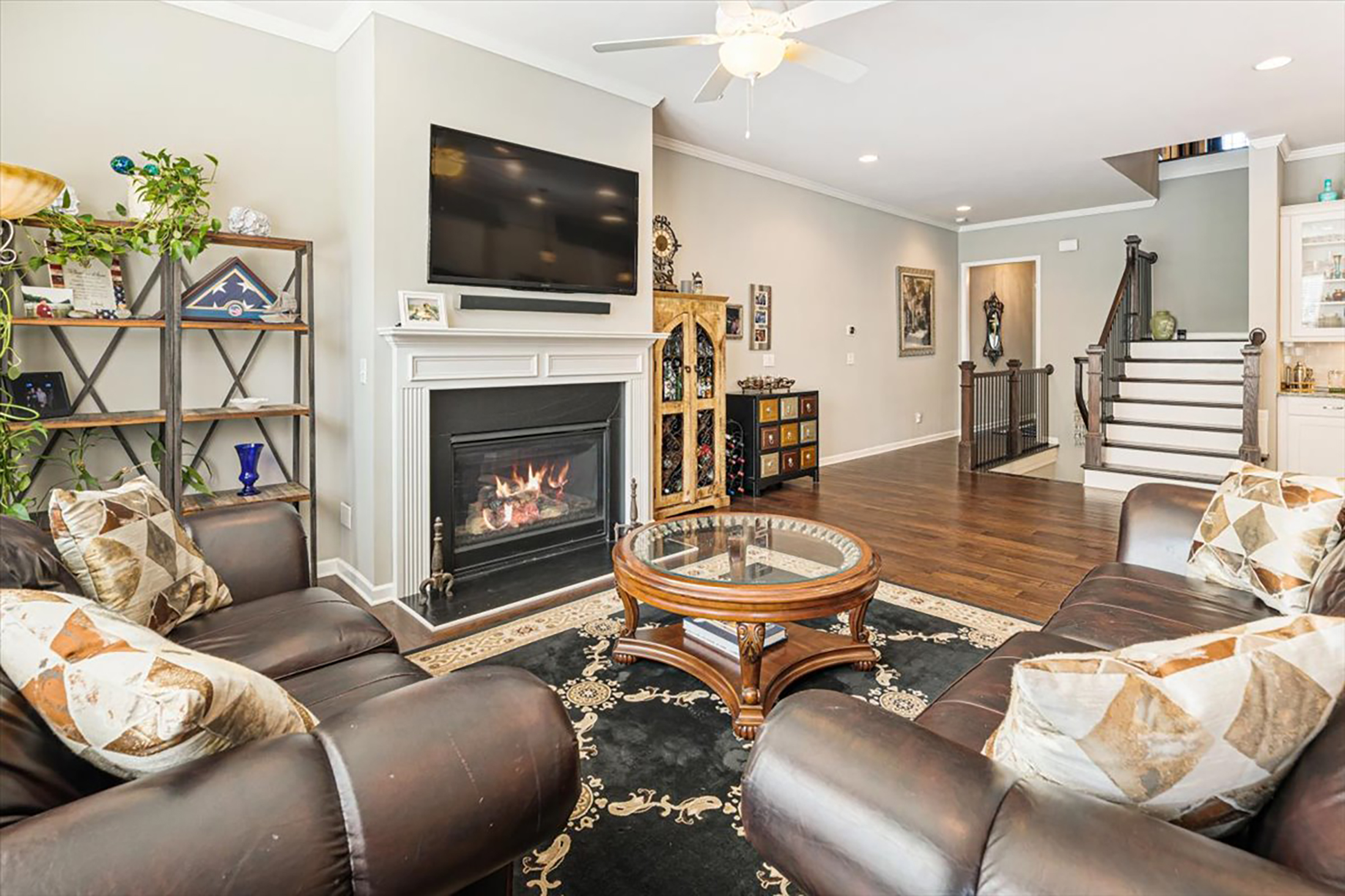  Beautifully Maintained Townhome in Gated Community - 物件實景