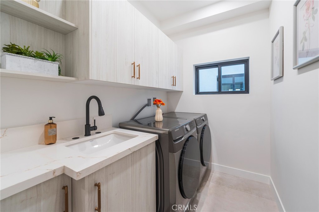 Huntington Beach, California, 92648, United States, 3 Bedrooms Bedrooms, ,5 BathroomsBathrooms,Residential,For Sale,2003455