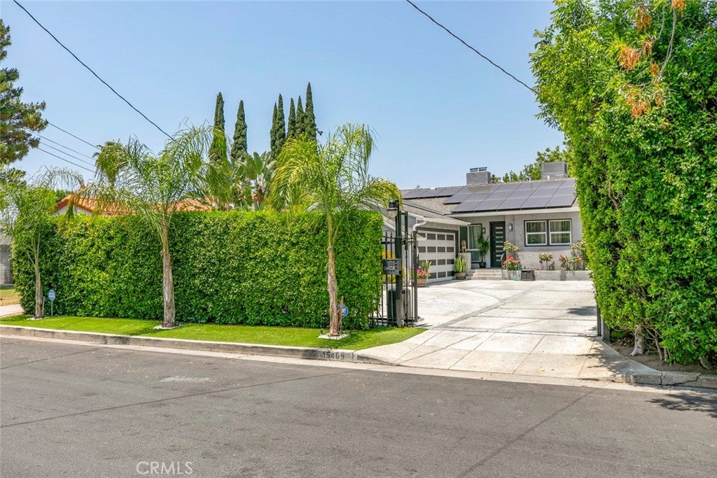 Van Nuys, California, 91406, United States, 3 Bedrooms Bedrooms, ,2 BathroomsBathrooms,Residential,For Sale,1940883