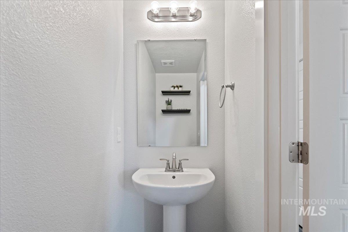 Meridian, Idaho, 83646, United States, 4 Bedrooms Bedrooms, ,3 BathroomsBathrooms,Residential,For Sale,1906214