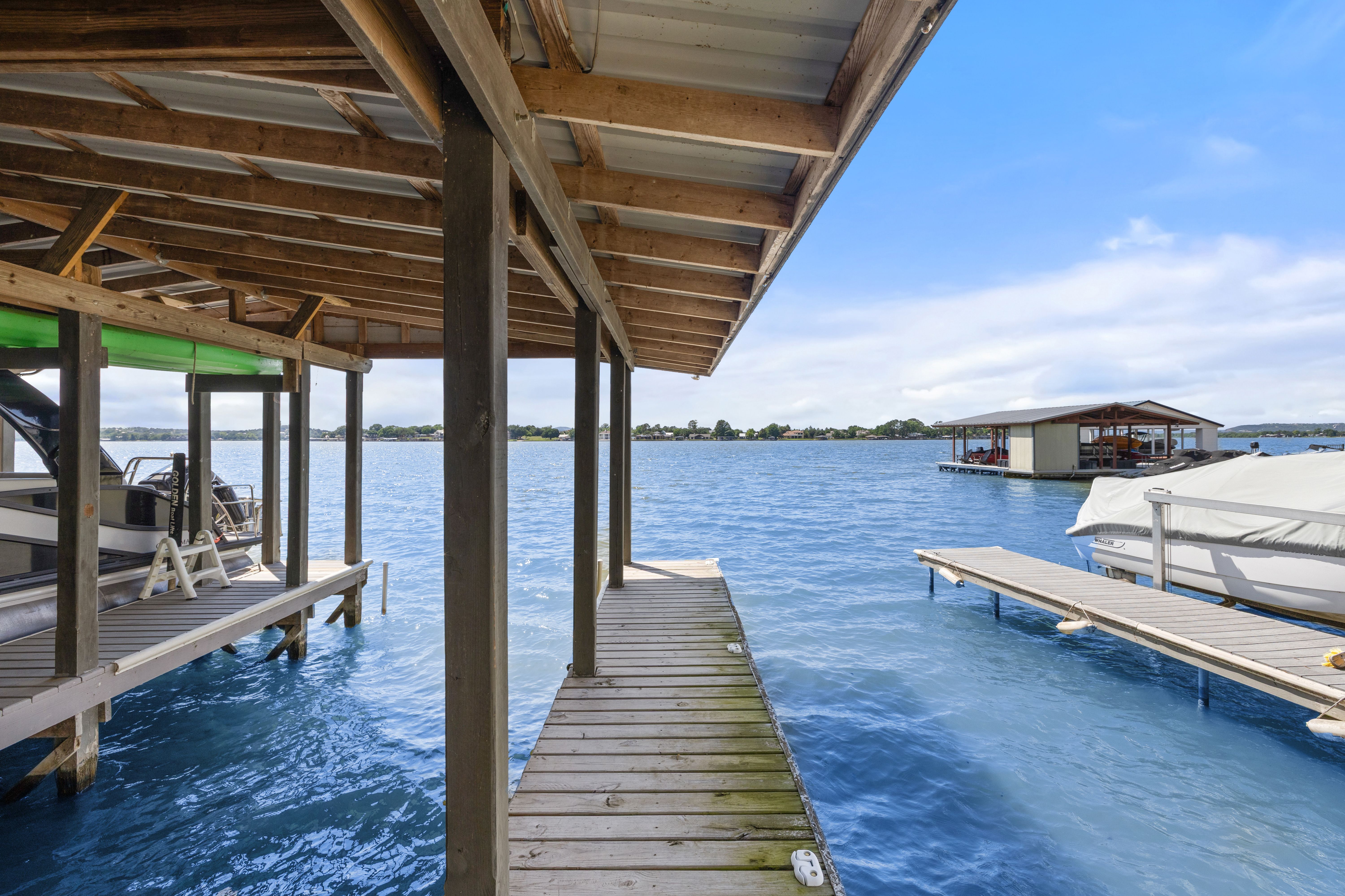  402 S. Shorewood Dr on Lake LBJ - 物件實景