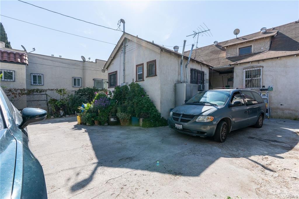 Los Angeles, California, 90037, United States, 7 Bedrooms Bedrooms, ,Residential,For Sale,1935782