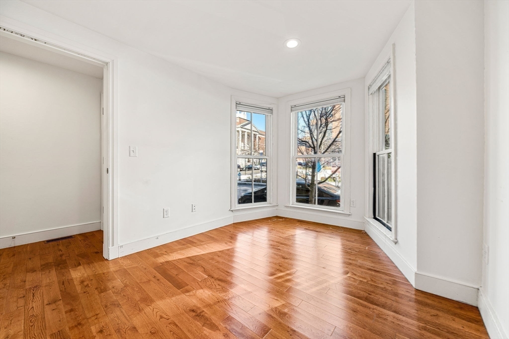 Cambridge, Massachusetts, 02141, United States, 4 Bedrooms Bedrooms, ,3 BathroomsBathrooms,Residential,For Sale,2001905