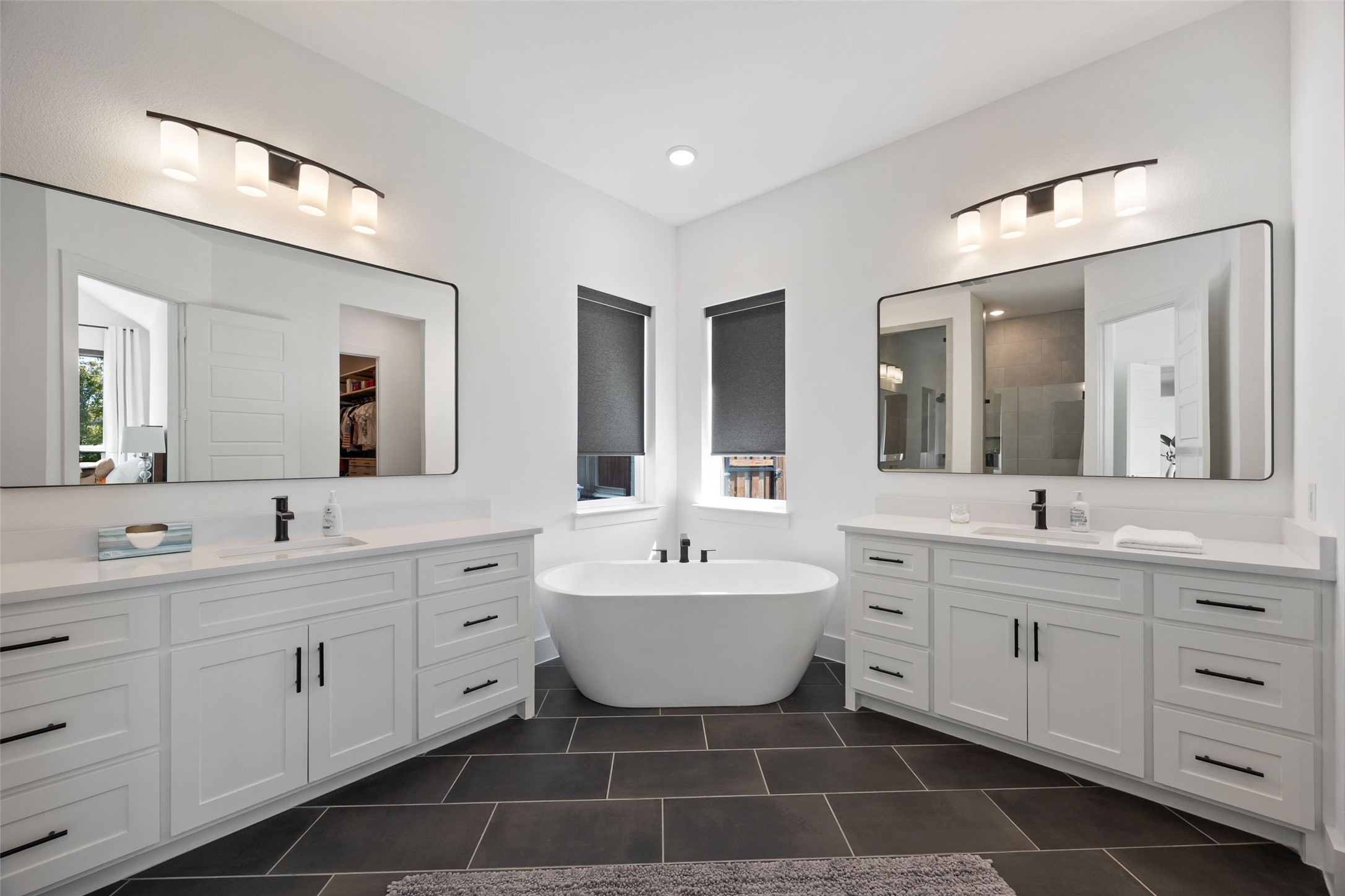 Arlington, Texas, 76005, United States, 4 Bedrooms Bedrooms, ,5 BathroomsBathrooms,Residential,For Sale,1963116