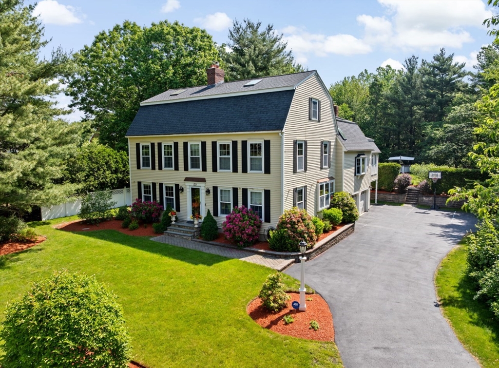 Braintree, Massachusetts, 02184, United States, 5 Bedrooms Bedrooms, ,4 BathroomsBathrooms,Residential,For Sale,1857635