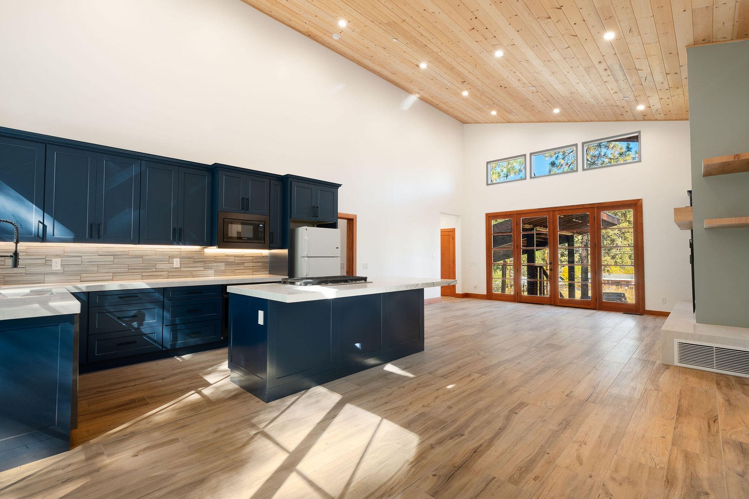 Idyllwild, California, 92549, United States, 3 Bedrooms Bedrooms, ,2 BathroomsBathrooms,Residential,For Sale,1974453