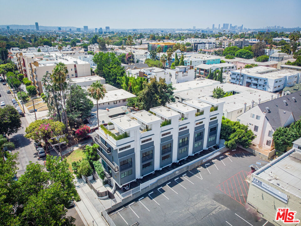 Los Angeles, California, 90046, United States, 3 Bedrooms Bedrooms, ,3 BathroomsBathrooms,Residential,For Sale,1827071
