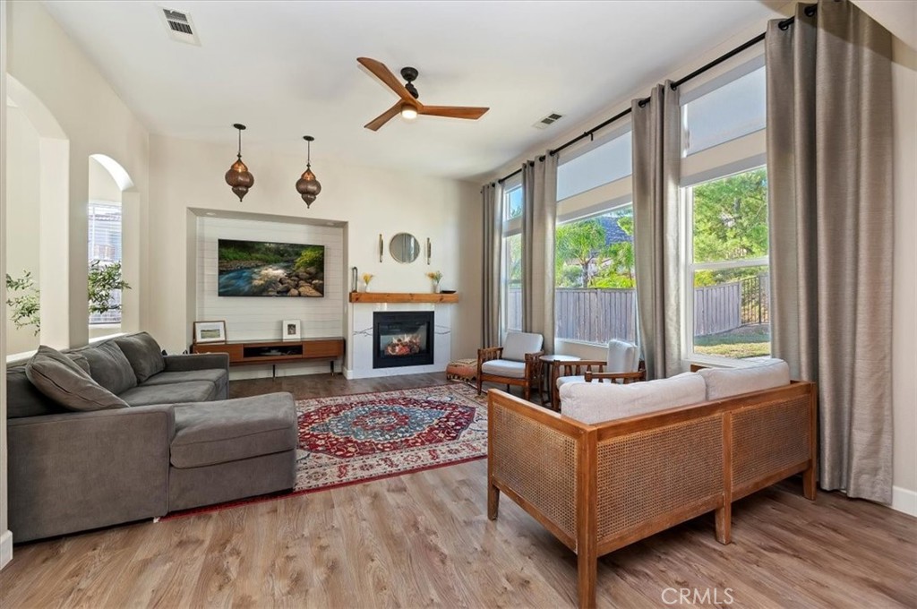 Lake Elsinore, California, 92532, United States, 4 Bedrooms Bedrooms, ,3 BathroomsBathrooms,Residential,For Sale,1939377