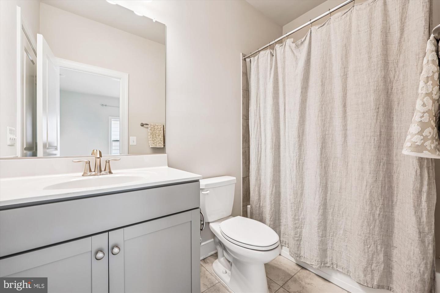 Gaithersburg, Maryland, 20878, United States, 4 Bedrooms Bedrooms, ,5 BathroomsBathrooms,Residential,For Sale,1949694