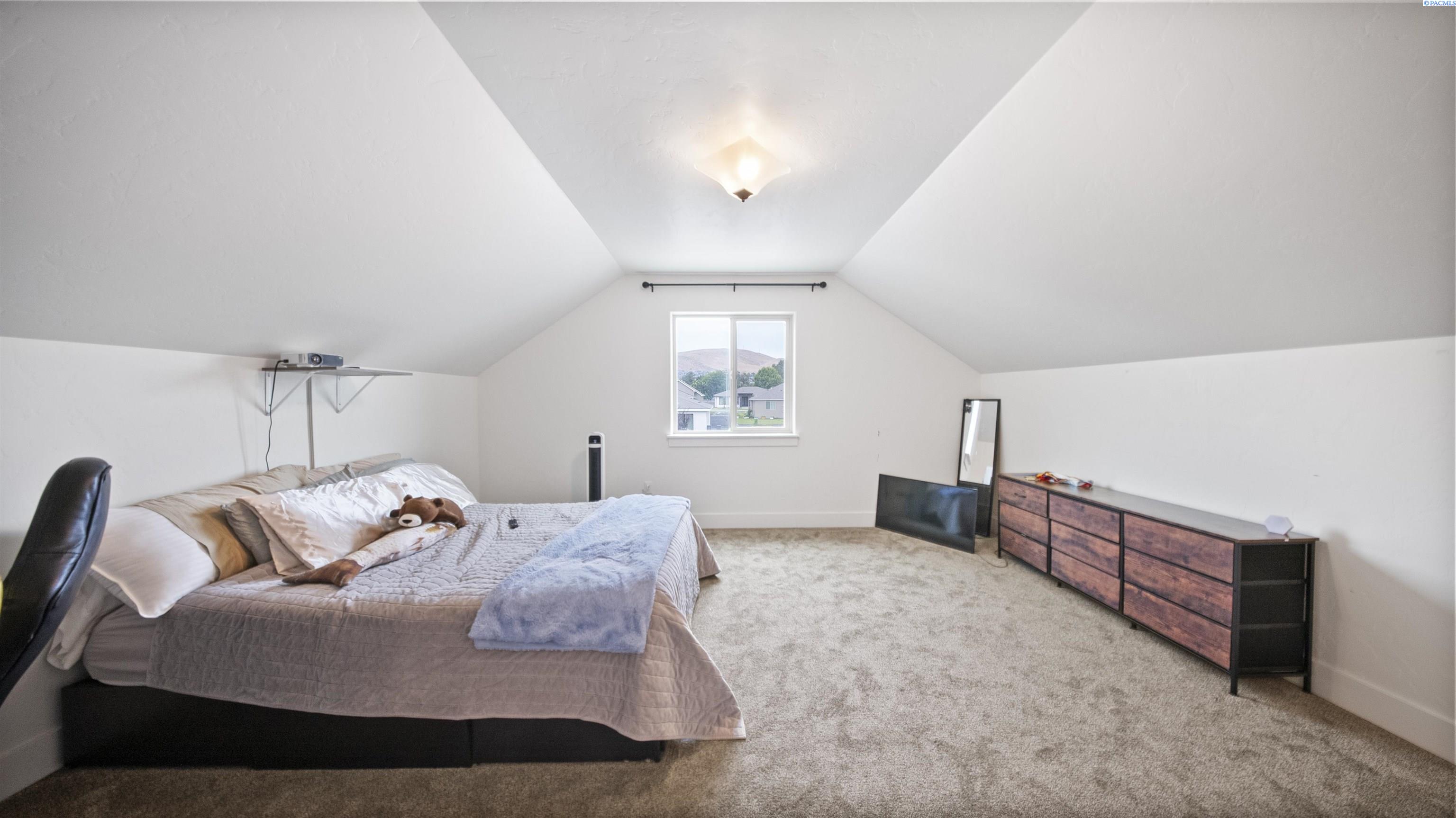 Richland, Washington, 99352, United States, 4 Bedrooms Bedrooms, ,2 BathroomsBathrooms,Residential,For Sale,1906594