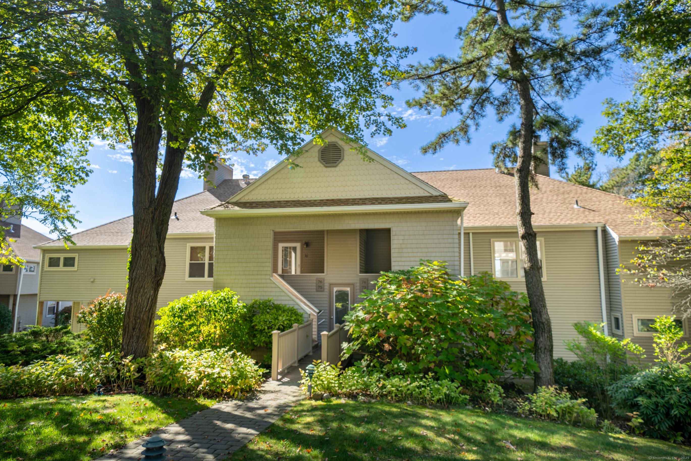 Branford, Connecticut, 06405, United States, 2 Bedrooms Bedrooms, ,3 BathroomsBathrooms,Residential,For Sale,1992436