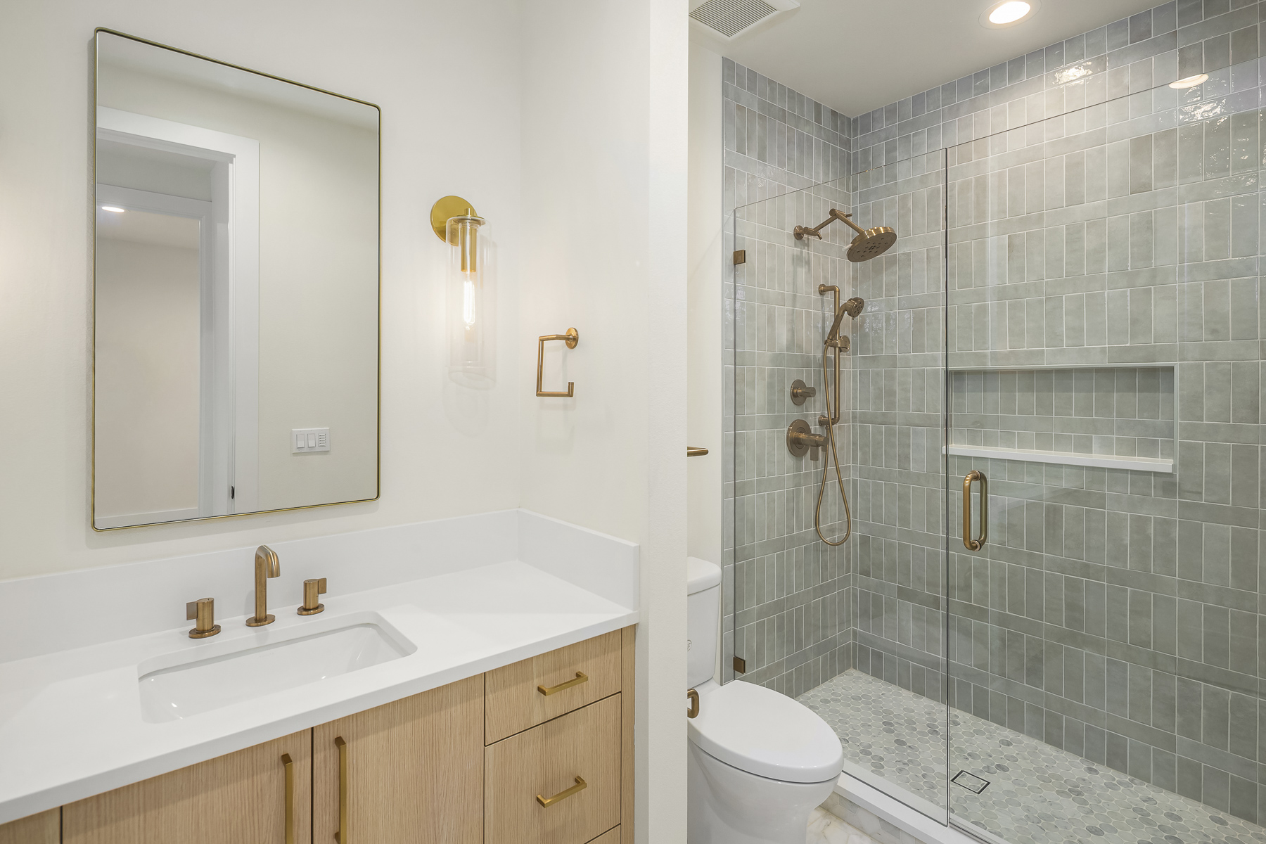  11327 113th Place Northeast, Kirkland, WA 98033 - 物件實景