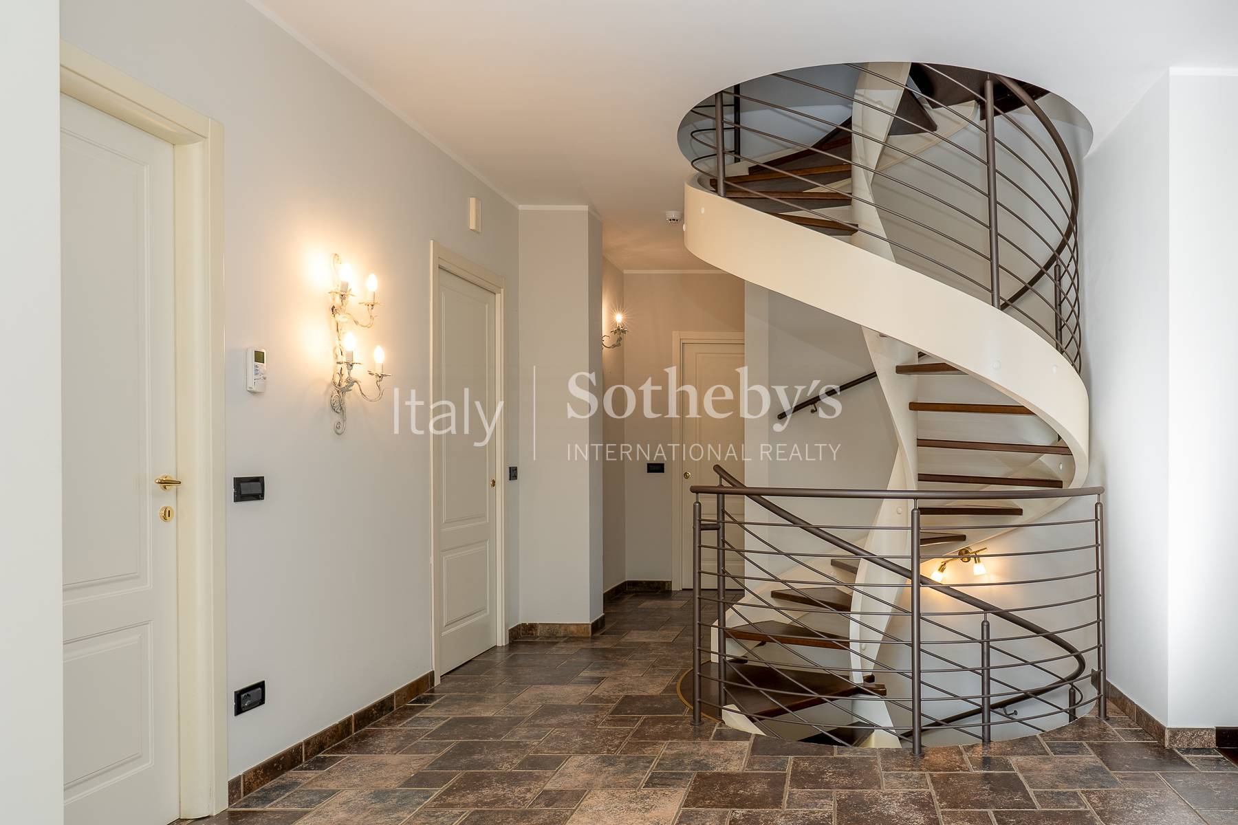  Prestigious modern villa with lake view - 物件實景
