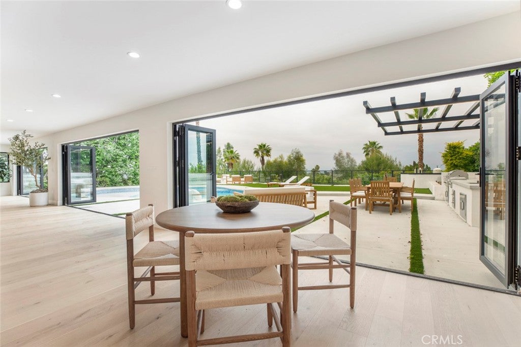 Encino, California, 91316, United States, 6 Bedrooms Bedrooms, ,5 BathroomsBathrooms,Residential,For Sale,1938851