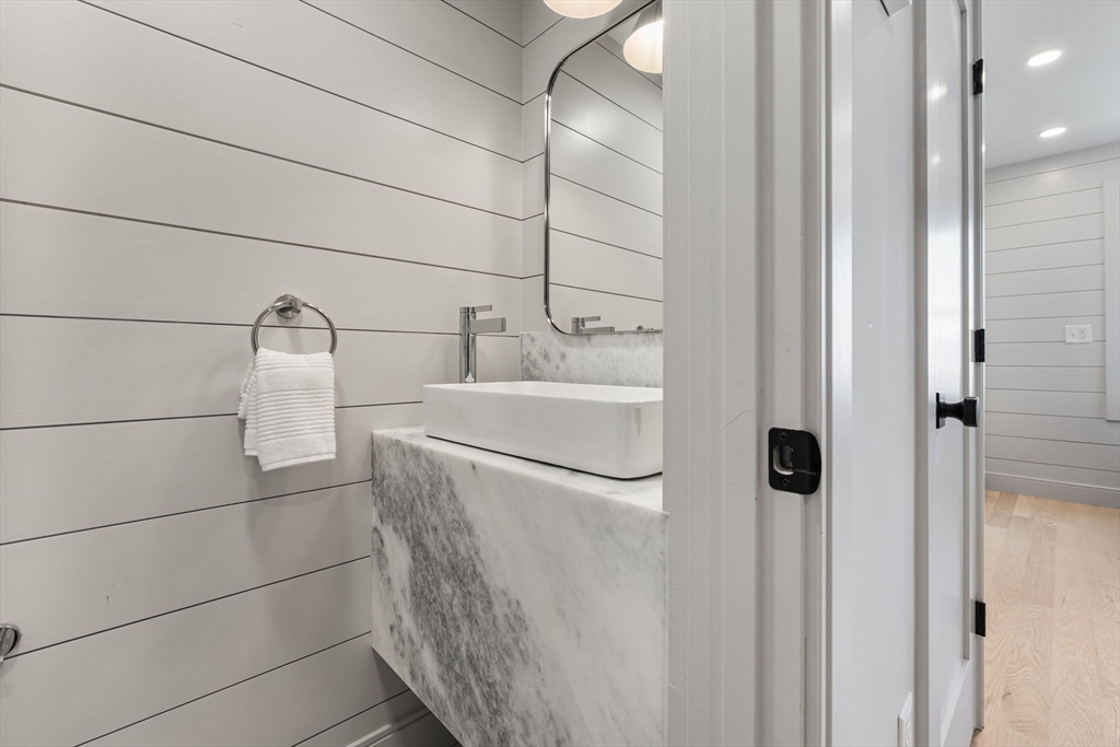 Boston, Massachusetts, 02128, United States, 1 Bedroom Bedrooms, ,2 BathroomsBathrooms,Residential,For Sale,1935208