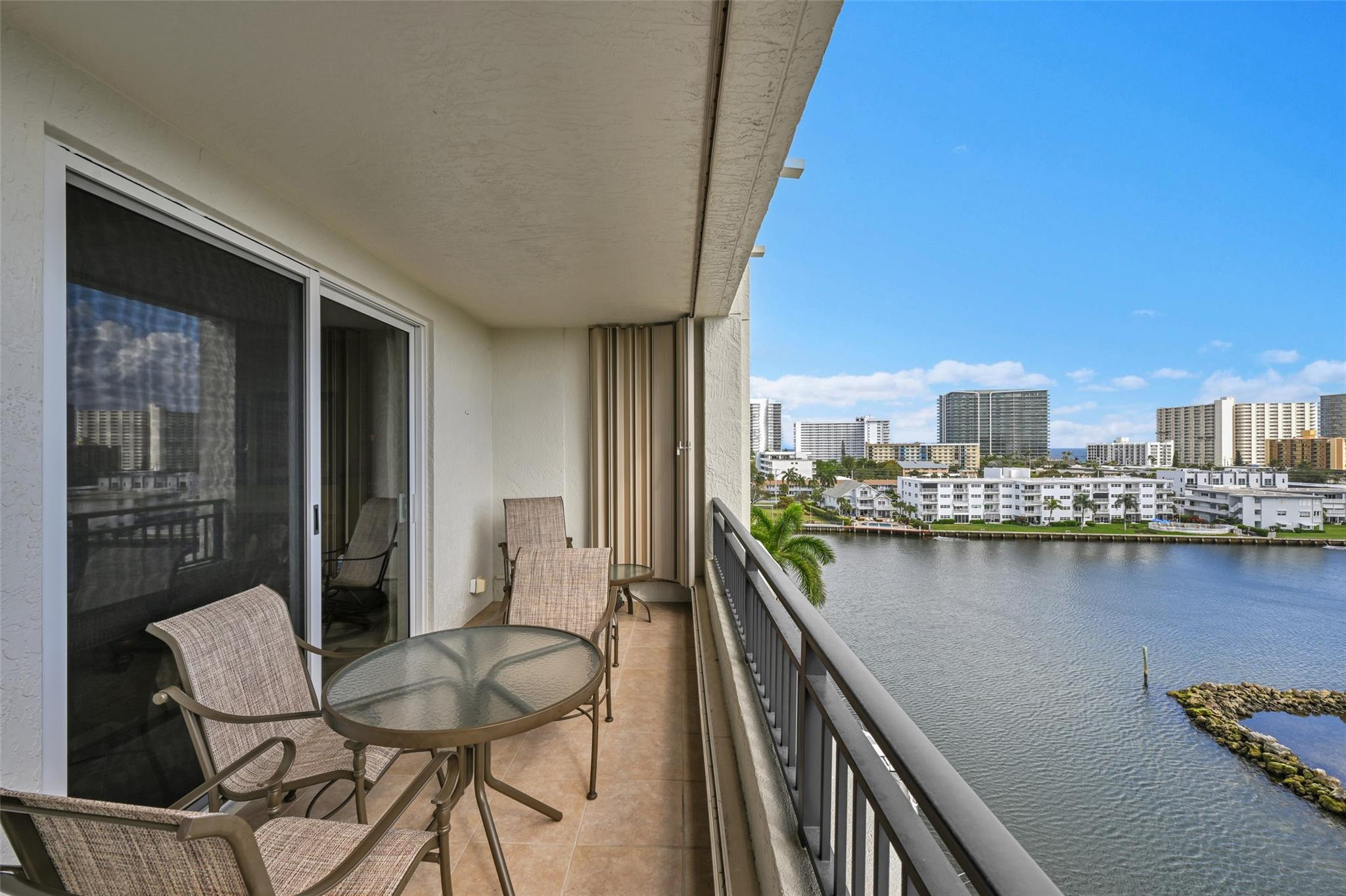 Pompano Beach, Florida, 33062, United States, 2 Bedrooms Bedrooms, ,3 BathroomsBathrooms,Residential,For Sale,2024404