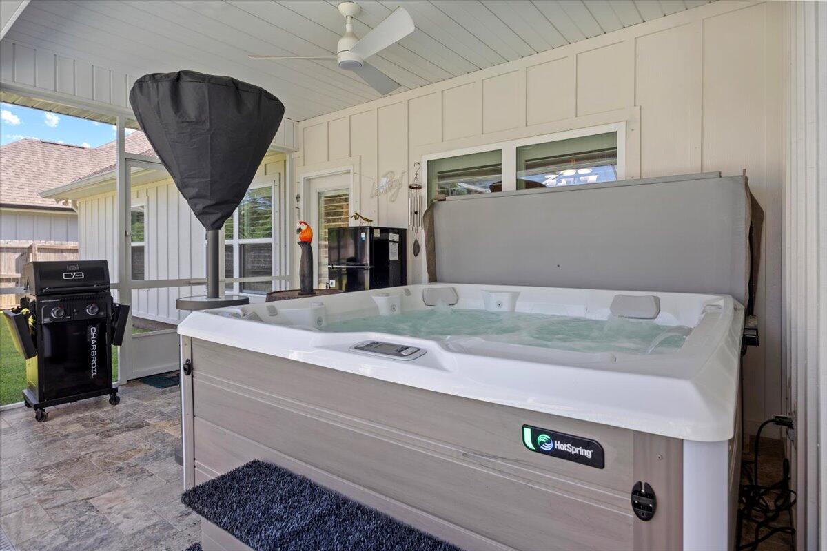 Gulf Breeze, Florida, 32563, United States, 4 Bedrooms Bedrooms, ,3 BathroomsBathrooms,Residential,For Sale,1933407