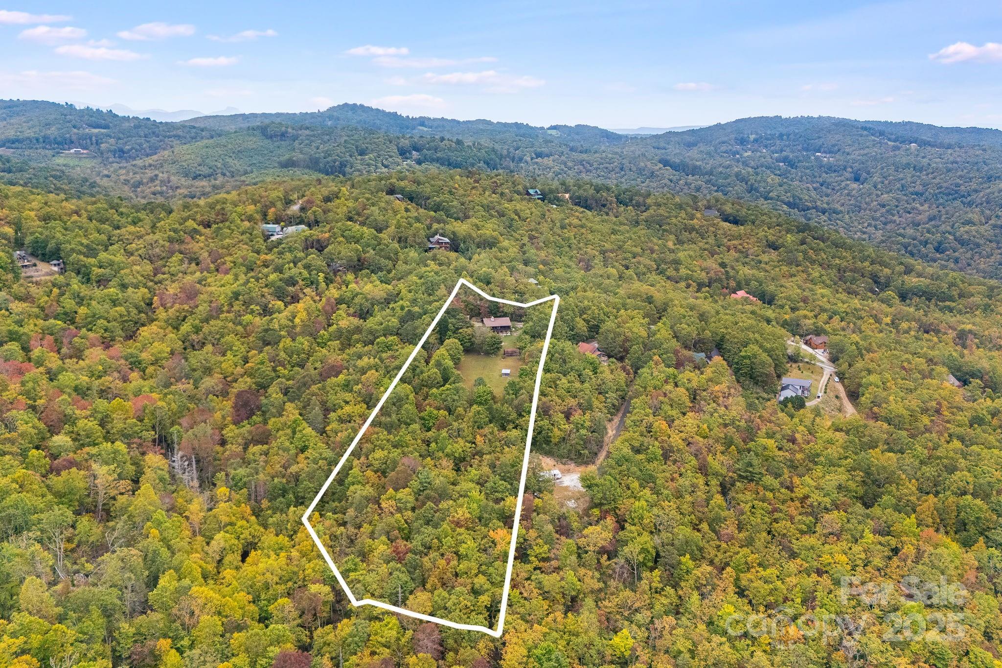 Spruce Pine, North Carolina, 28777, United States, 3 Bedrooms Bedrooms, ,3 BathroomsBathrooms,Residential,For Sale,1991683