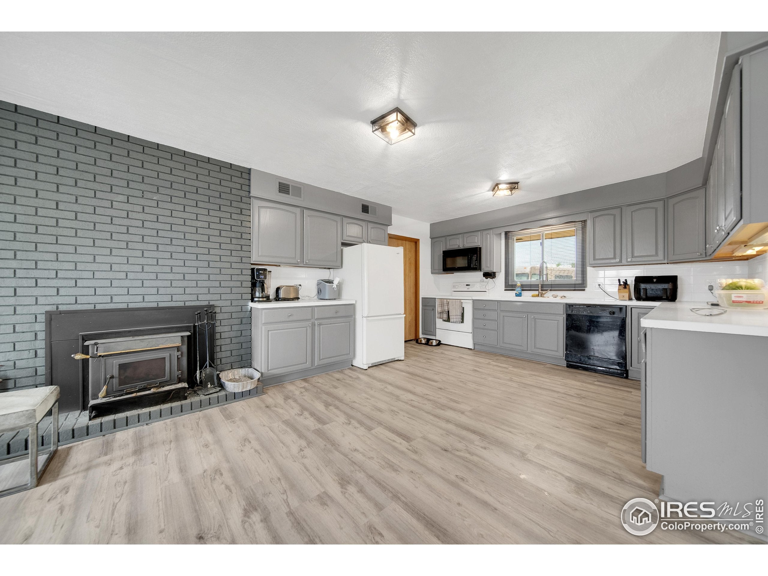 Brush, Colorado, 80723, United States, 5 Bedrooms Bedrooms, ,2 BathroomsBathrooms,Residential,For Sale,1915301