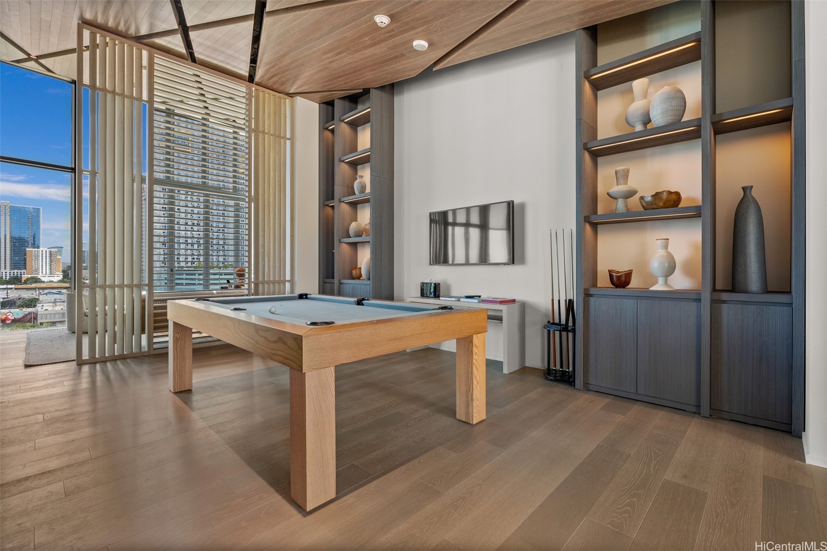 Honolulu, Hawaii, 96814, United States, 2 Bedrooms Bedrooms, ,2 BathroomsBathrooms,Residential,For Sale,1966852