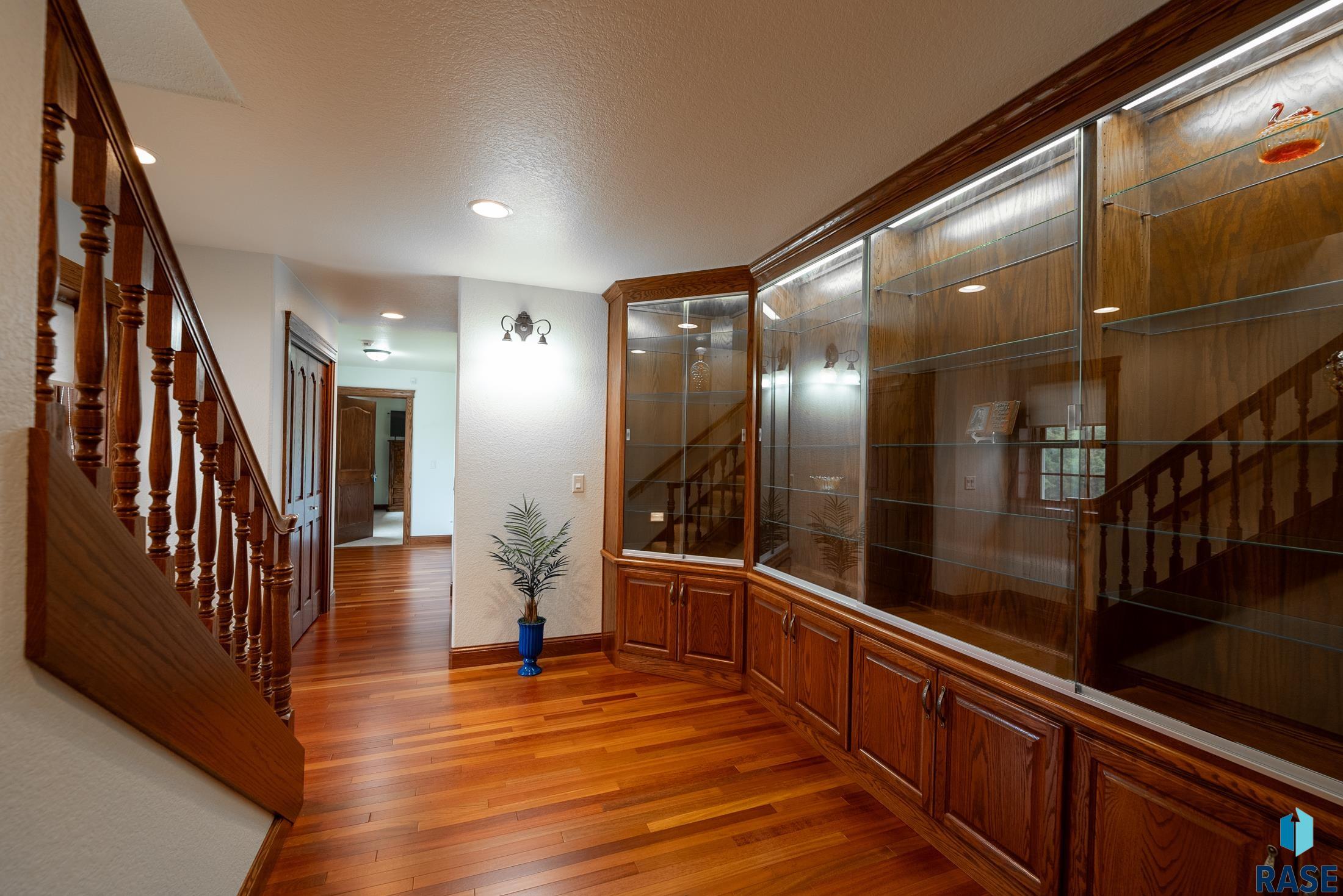 Yankton, South Dakota, 57078, United States, 6 Bedrooms Bedrooms, ,4 BathroomsBathrooms,Residential,For Sale,1975294