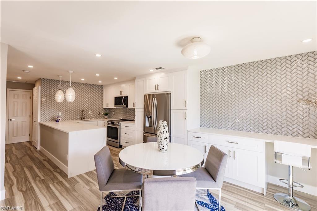 NAPLES, Florida, 34102, United States, 2 Bedrooms Bedrooms, ,2 BathroomsBathrooms,Residential,For Sale,1981542