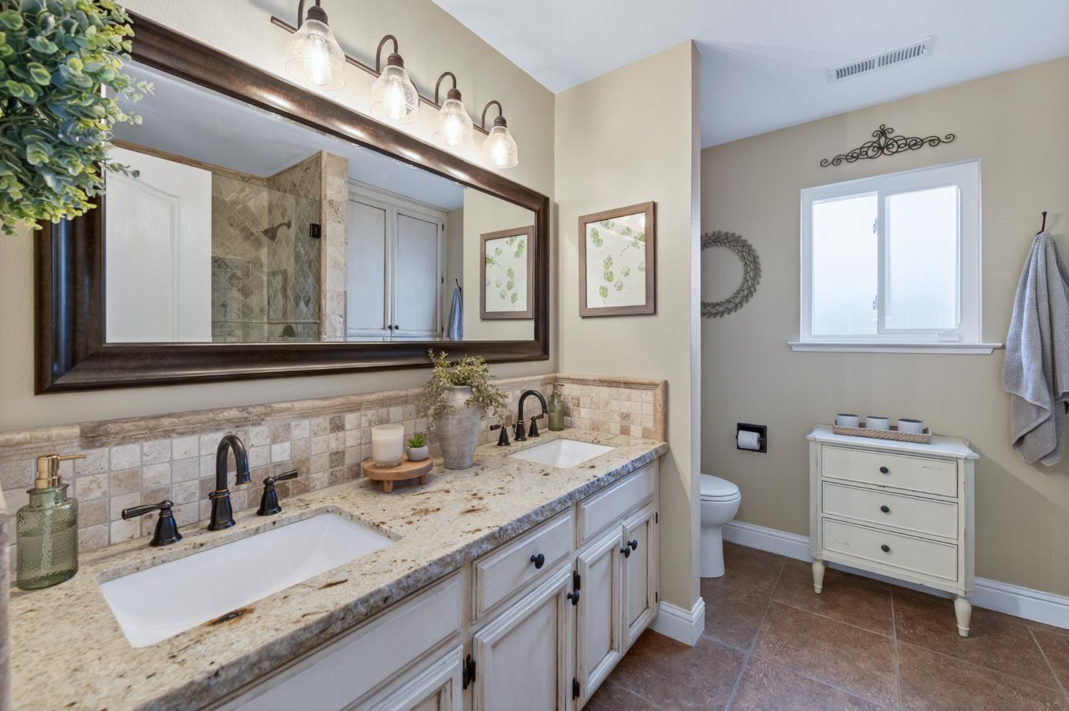 Madera, California, 93637, United States, 3 Bedrooms Bedrooms, ,3 BathroomsBathrooms,Residential,For Sale,2048519