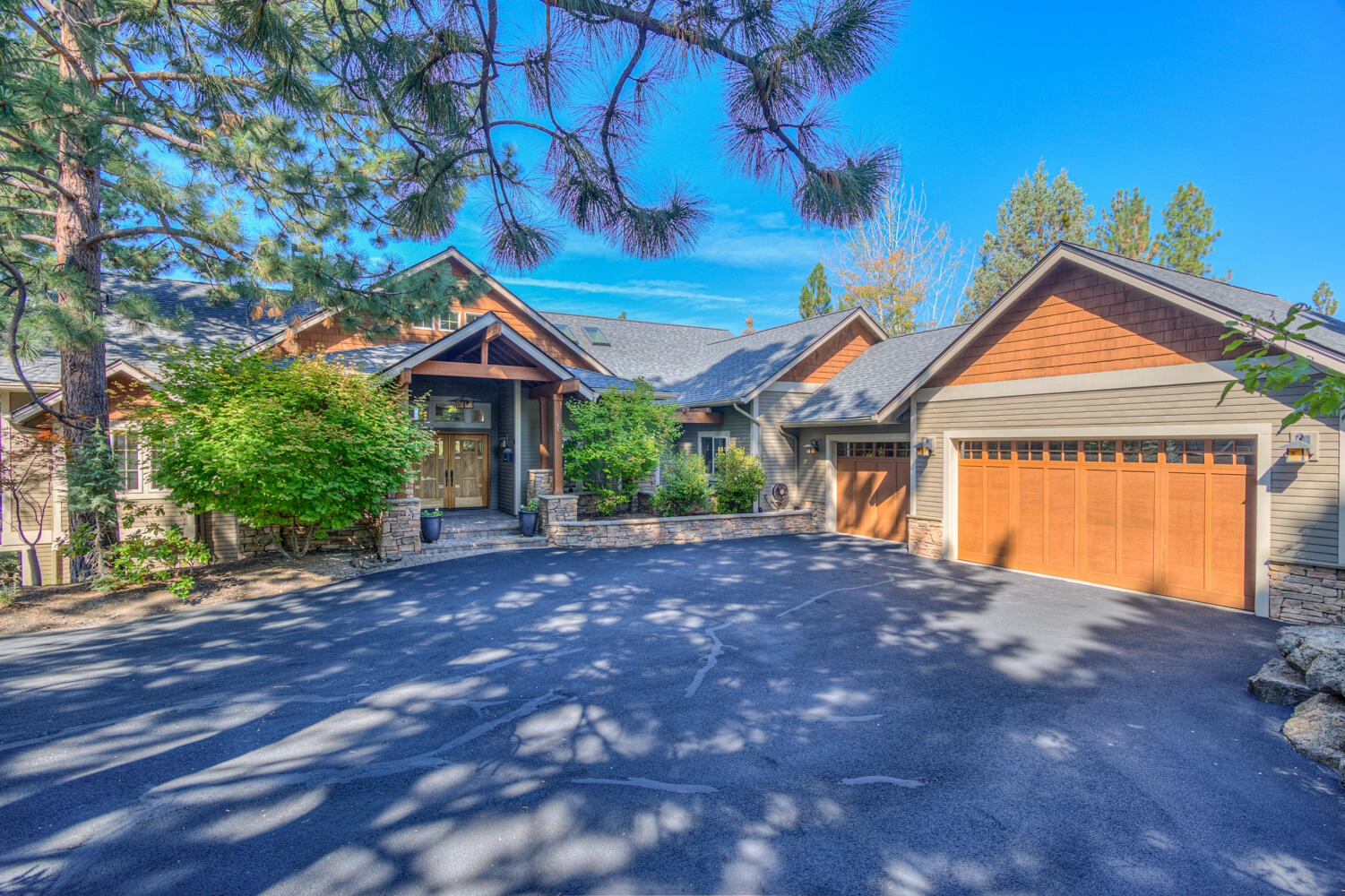 Bend, Oregon, 97703, United States, 4 Bedrooms Bedrooms, ,5 BathroomsBathrooms,Residential,For Sale,1979123