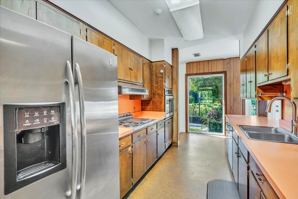 Cordele, Georgia, 31015, United States, 3 Bedrooms Bedrooms, ,5 BathroomsBathrooms,Residential,For Sale,1977947