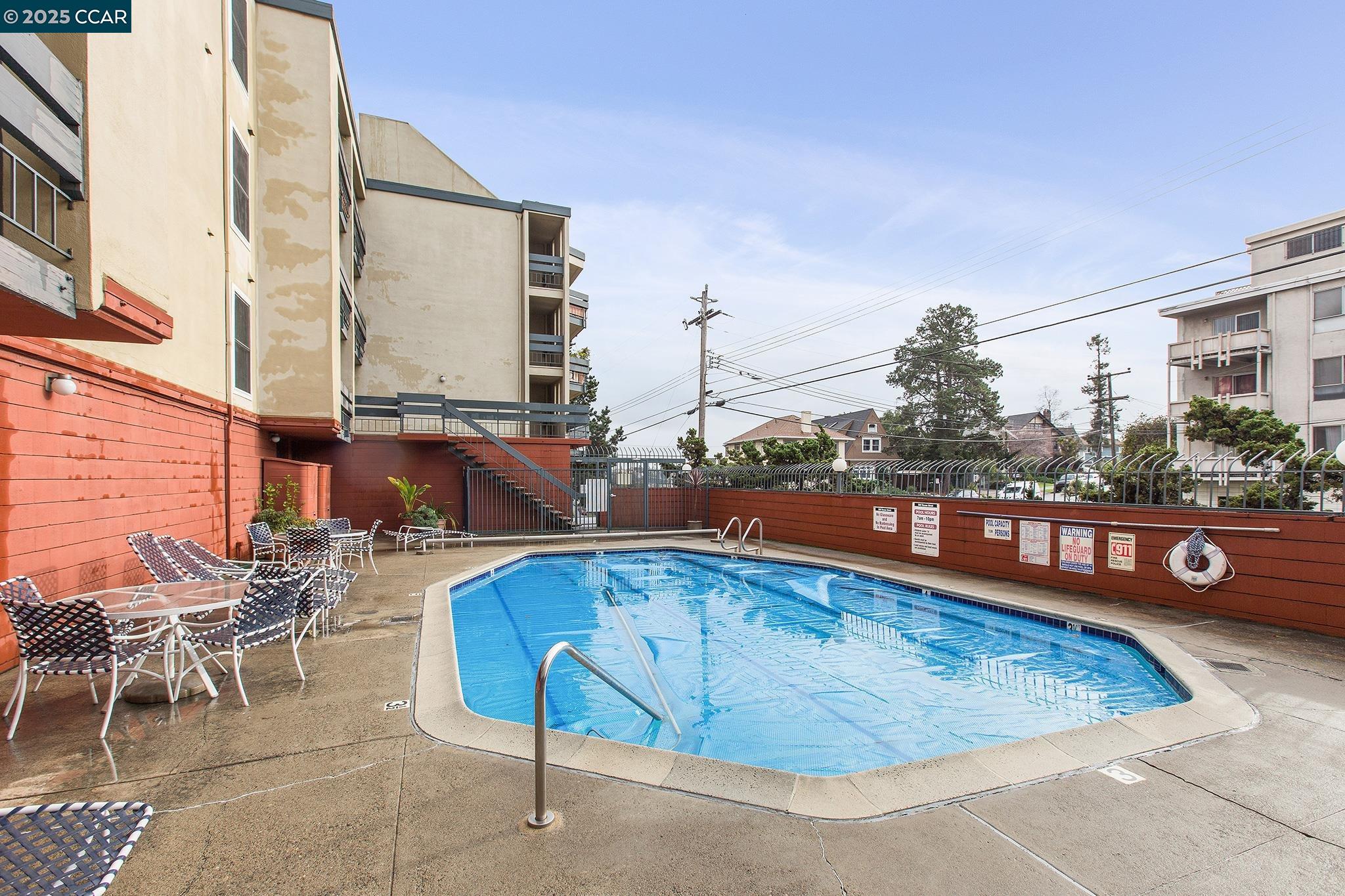 Oakland, California, 94610, United States, 2 Bedrooms Bedrooms, ,2 BathroomsBathrooms,Residential,For Sale,1984718