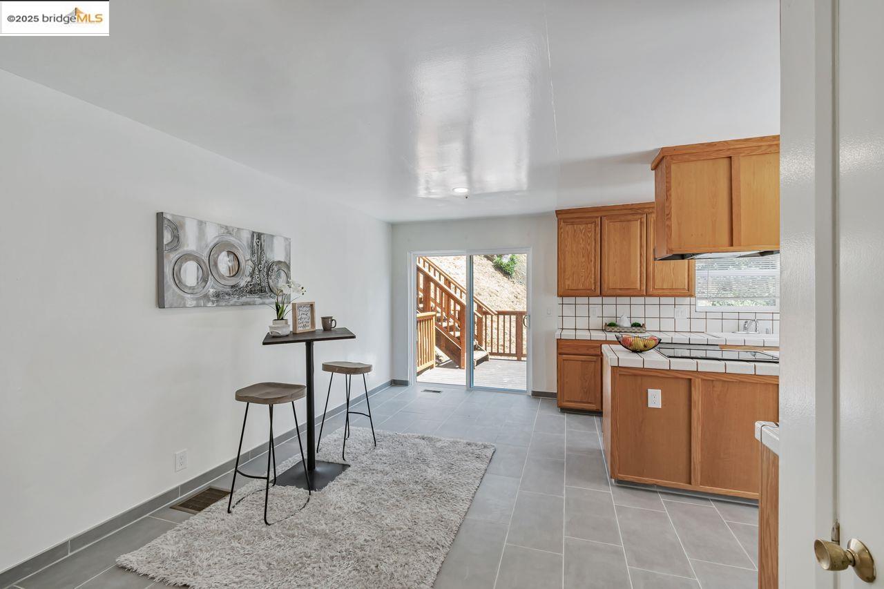 Oakland, California, 94611, United States, 4 Bedrooms Bedrooms, ,2 BathroomsBathrooms,Residential,For Sale,1906699