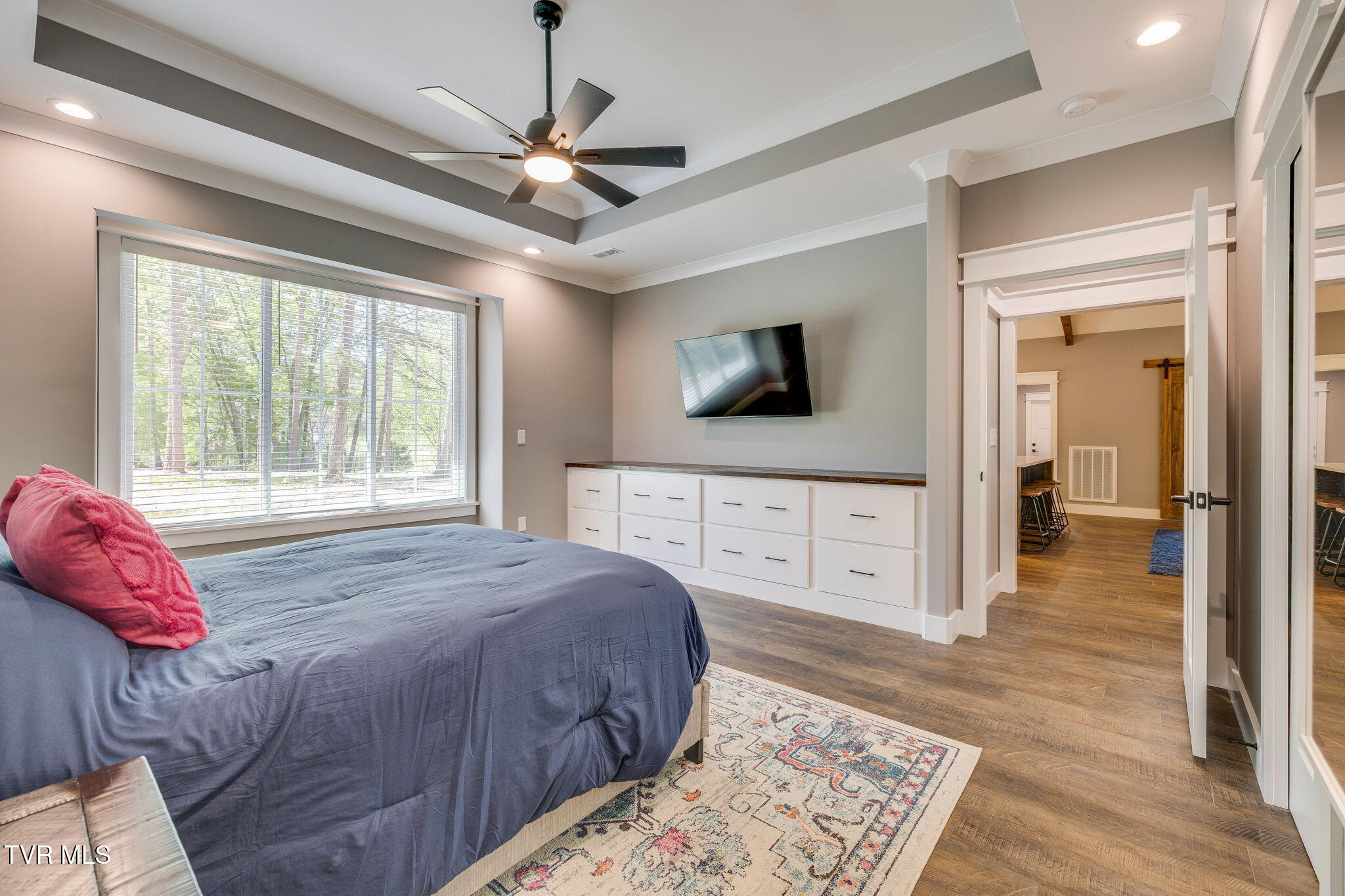 Dandridge, Tennessee, 37725, United States, 3 Bedrooms Bedrooms, ,4 BathroomsBathrooms,Residential,For Sale,2040308