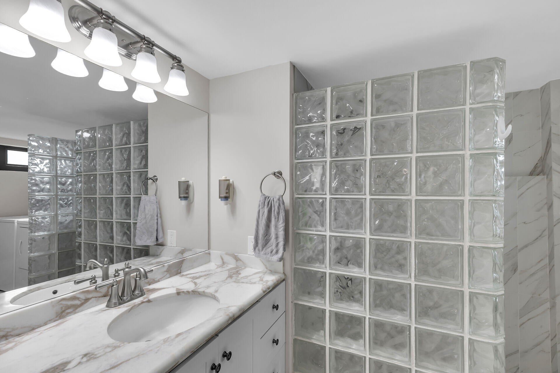 MARATHON, Florida, 33050, United States, 3 Bedrooms Bedrooms, ,2 BathroomsBathrooms,Residential,For Sale,1696068