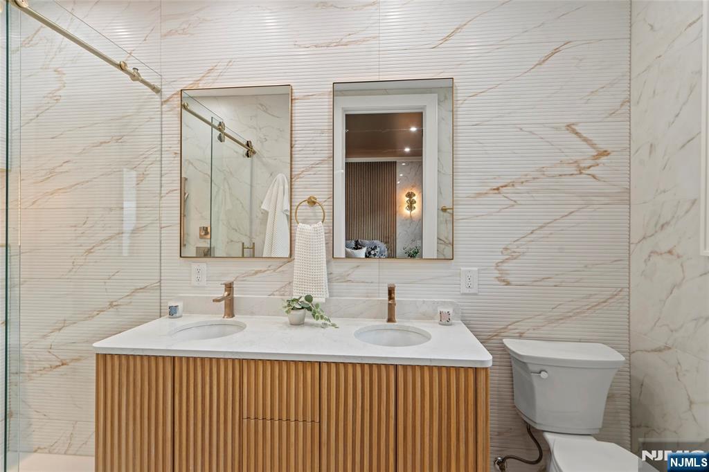 Jersey City, New Jersey, 07307, United States, 3 Bedrooms Bedrooms, ,2 BathroomsBathrooms,Residential,For Sale,1947058
