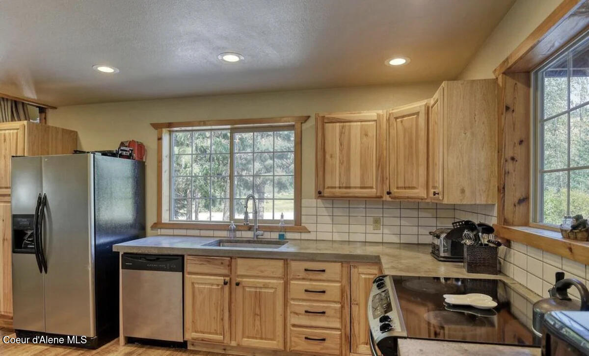 Calder, Idaho, 83808, United States, 3 Bedrooms Bedrooms, ,3 BathroomsBathrooms,Residential,For Sale,1930278