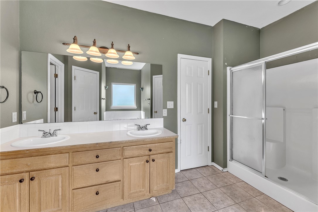 Bentonville, Arkansas, 72713, United States, 5 Bedrooms Bedrooms, ,3 BathroomsBathrooms,Residential,For Sale,1882390