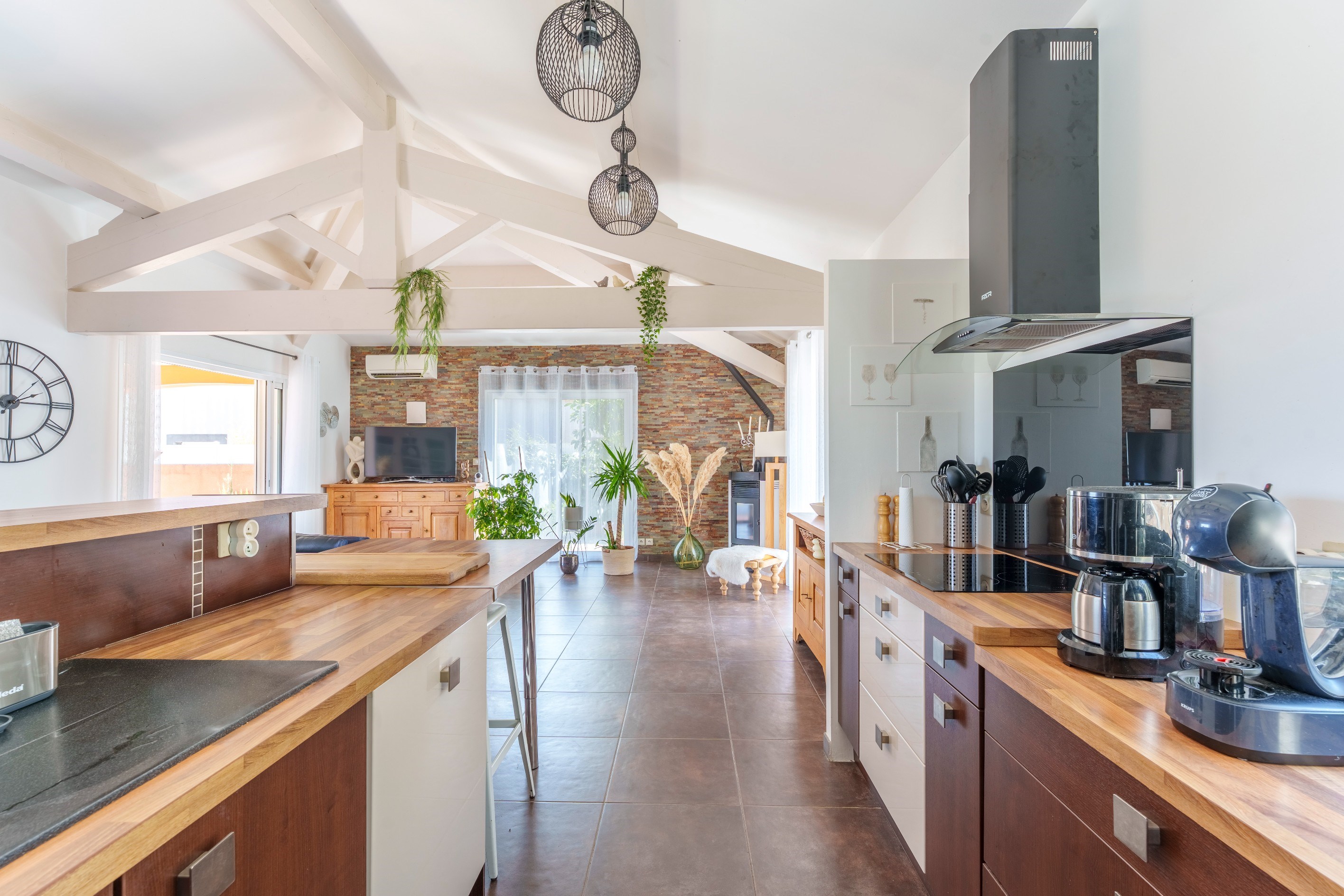  LIGHT-FILLED VILLA WITH POOL AND VINEYARD VIEWS - 物件實景