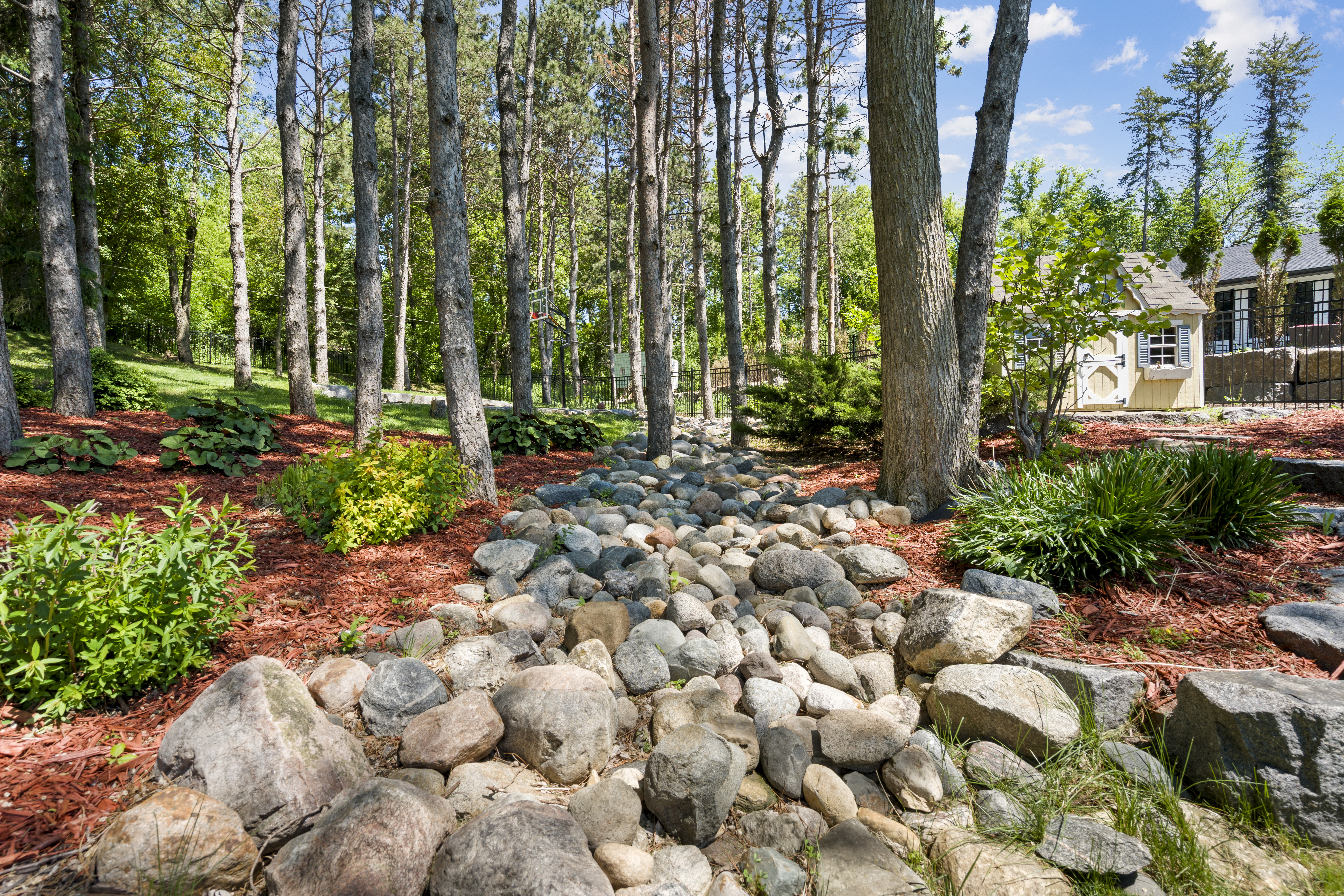  Refined Eden Prairie Living with Resort Style Backyard - 物件實景